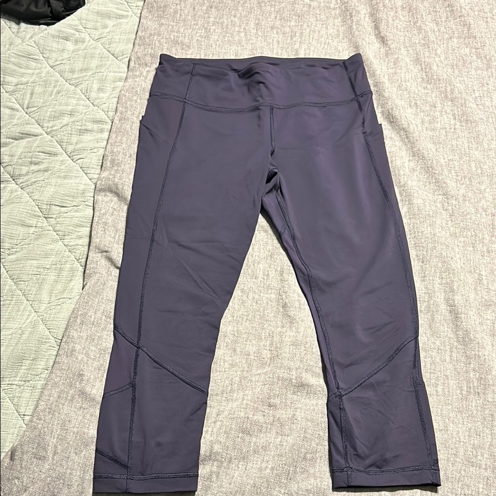Lululemon navy cropped leggings- size 8